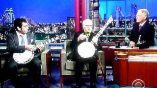 Noam Pikelny amp Steve Martin play Duelling Banjos on Letterman Nov 5 2010 [upl. by Surtemed]