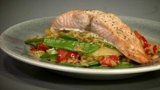 Oosterse roerbakgroenten met zalm  recept [upl. by Axia412]