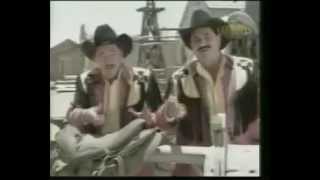 Los Huracanes Del Norte  En Que Trabaja El Muchacho Video Oficial [upl. by Sundstrom449]