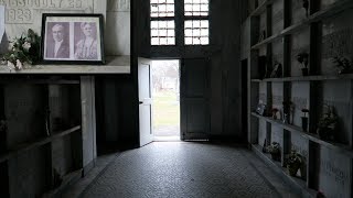 Amazing Mausoleum with Old Photos Found [upl. by Moore]